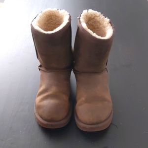 Size 8 brown leather Uggs